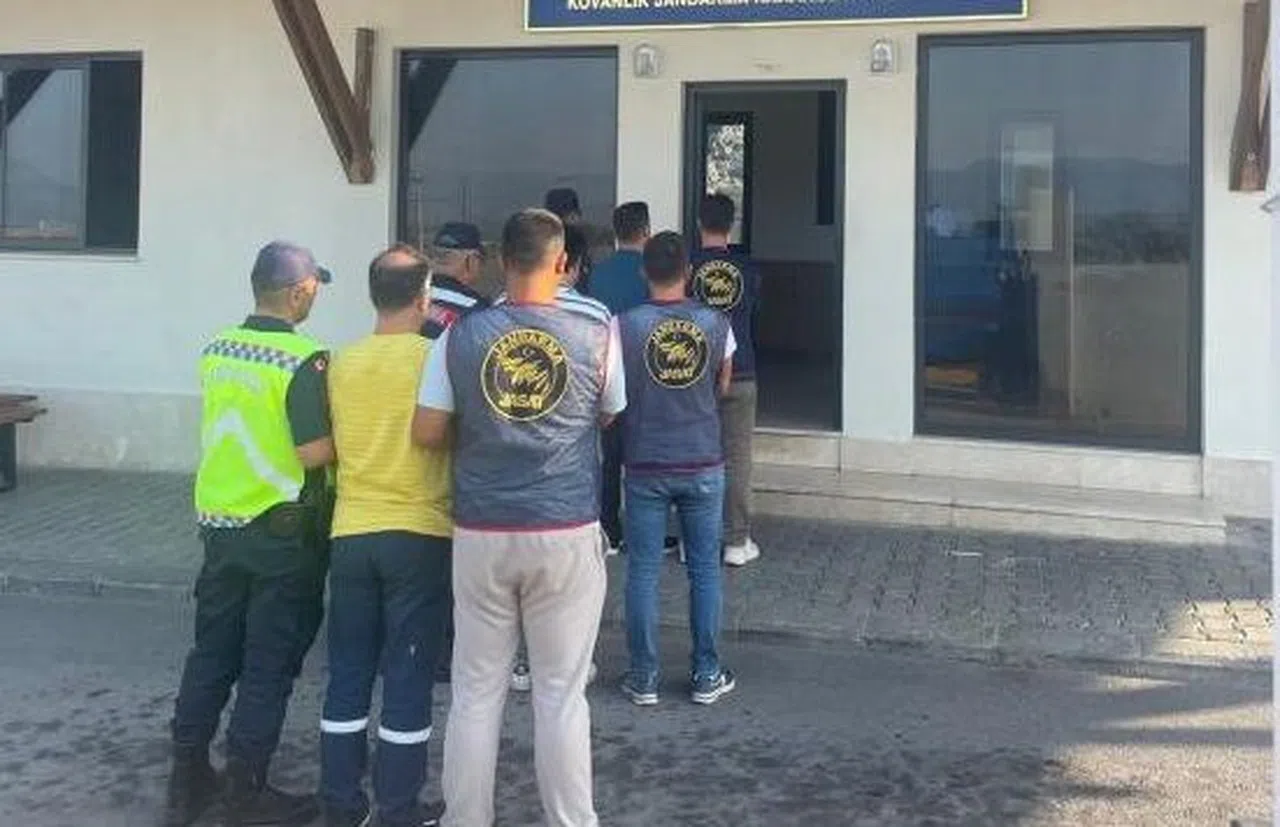 Haklarında 8 yıl kesinleşmiş hapis cezası olan 3 şahıs yakalandı