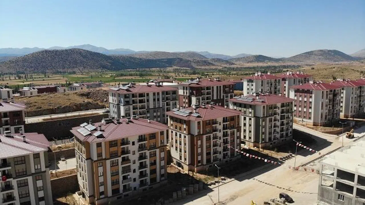 Göksun’da depremzedeler yeni konutlarına bir bir kavuşuyor