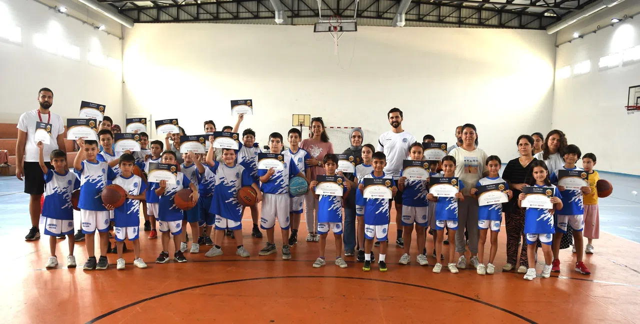 Seyhan Belediyesi yaz spor okullarında 2 bin çocuğa sertifika verildi