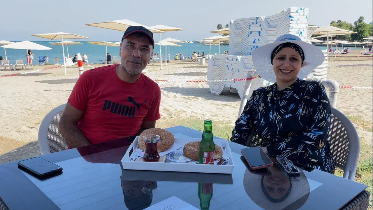 Yumurtalık sahillerinde herkes yesin içsin diye çay-simit 5 TL