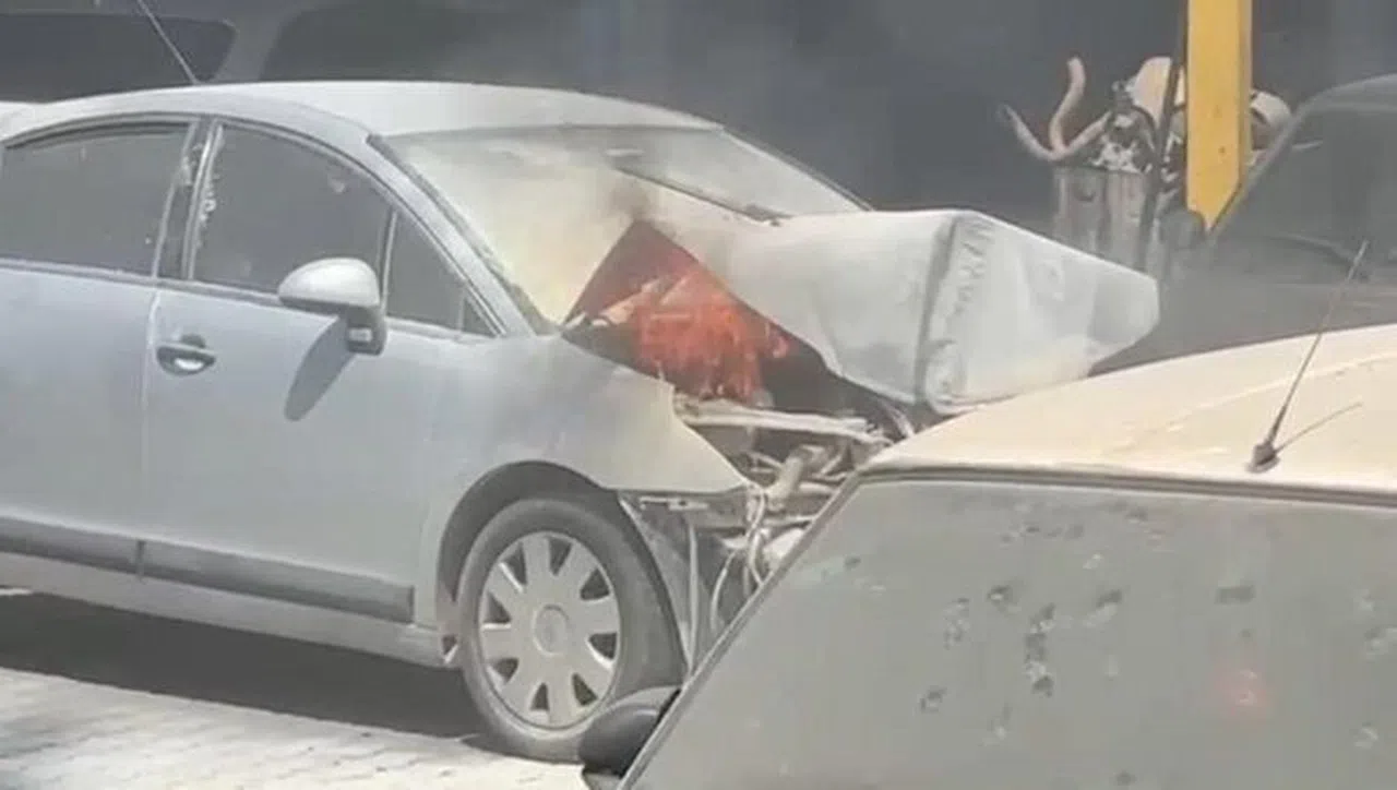 Kazadan sonra sanayiye götürülen araç alev aldı