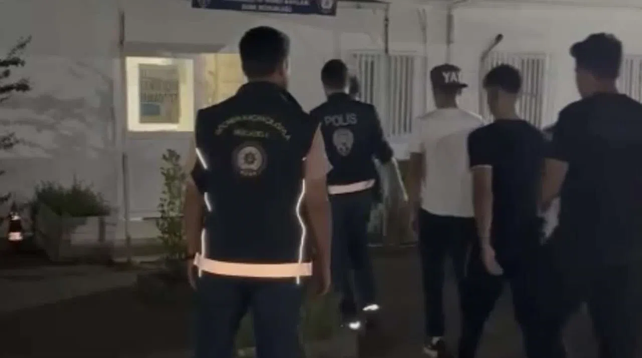 Osmaniye'de yolcu otobüsünde 13 kaçak göçmen yakalandı