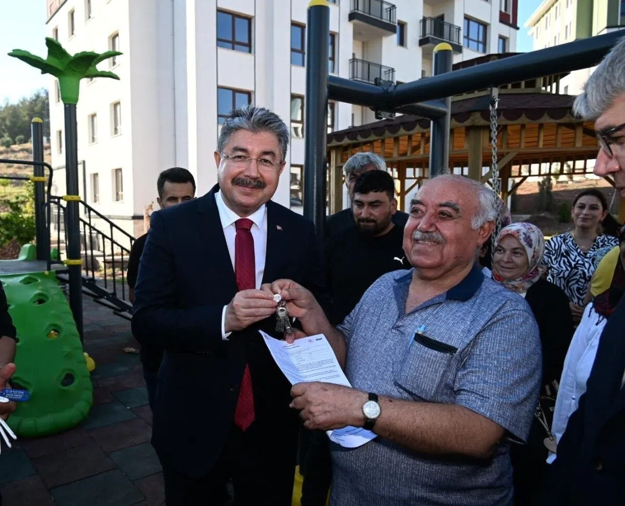 Osmaniye'de 90 deprem konutun daha anahtar teslimi yapıldı 20.08.2024 11:25:19 Osmaniye / Haberde İnsan / 20240820AW