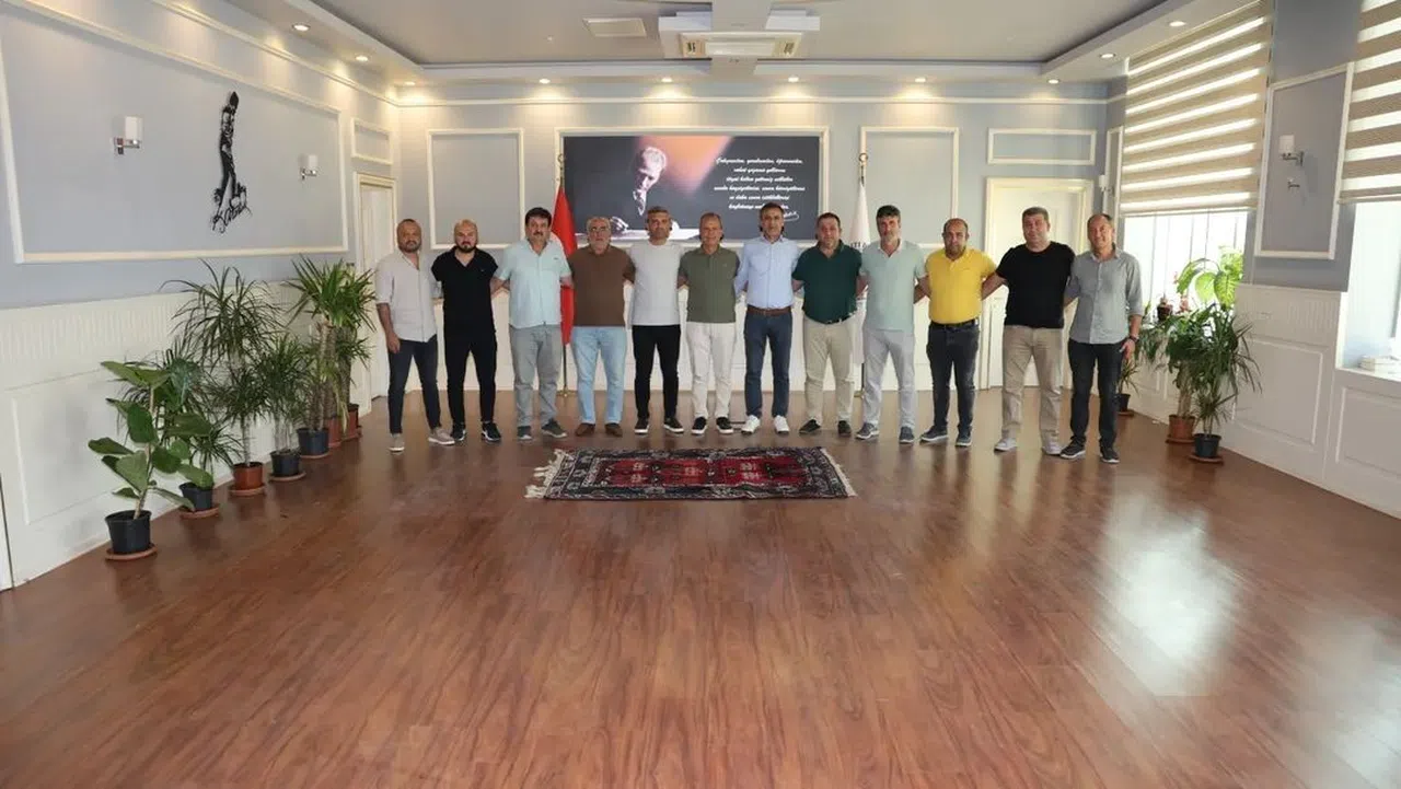 Antalya'da belediye başkanının makam koltuğu ve masası haczedildi