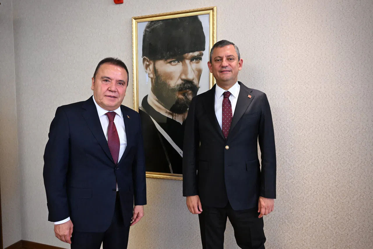 Muhittin Böcek'ten, CHP Genel Başkanı Özgür Özel'e geçmiş olsun ziyareti