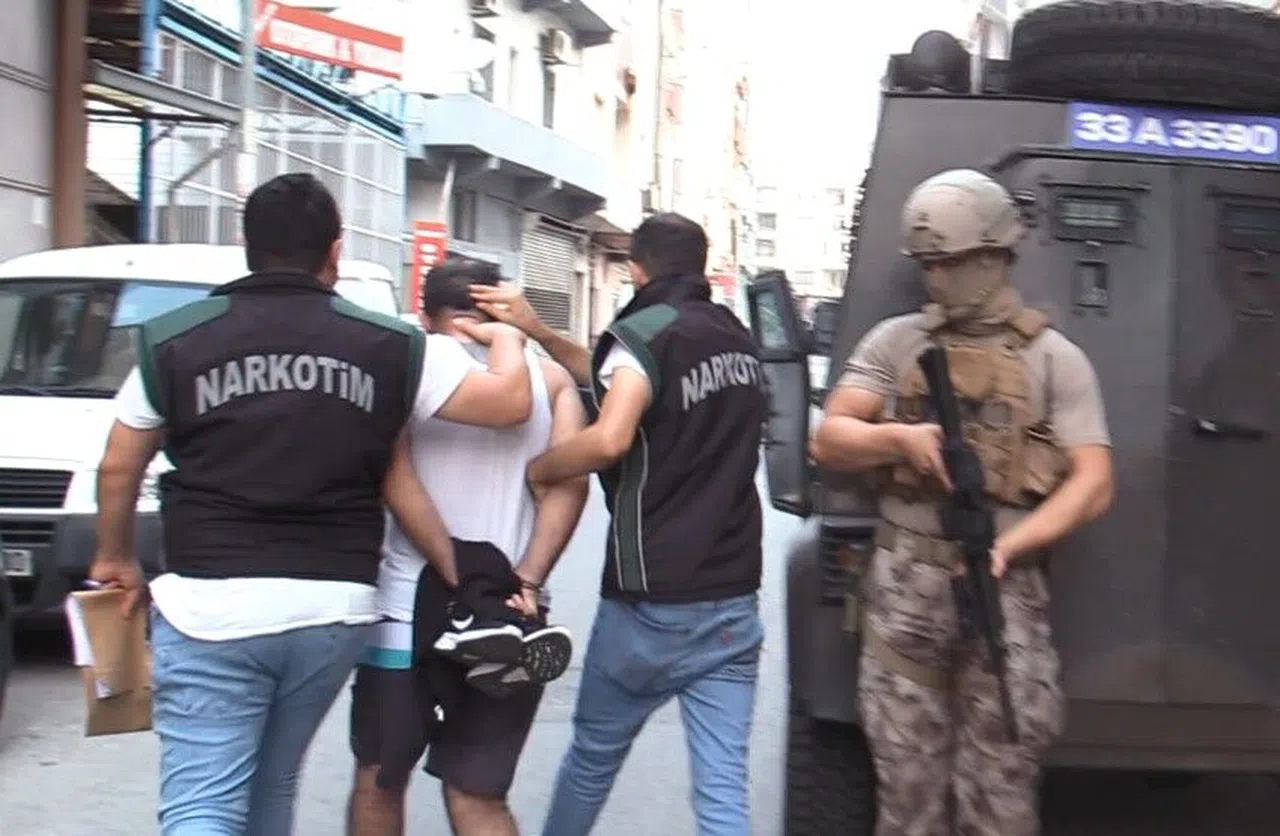 Mersin'de aranan şahıslara ve uyuşturucu tacirlerine operasyon: 41 gözaltı