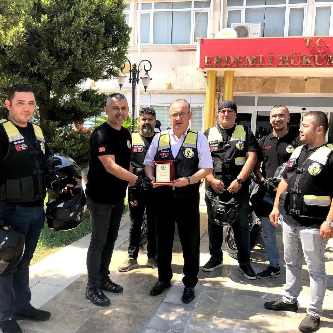 Motosiklet tutkunları kask kullanımına dikkat çekti