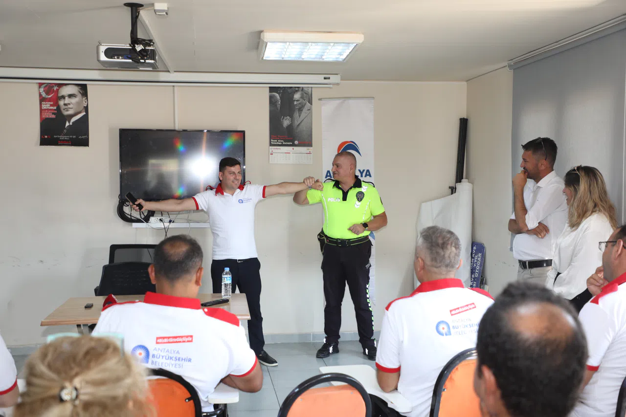Büyükşehir'den toplu taşıma sürücülerine trafik eğitimi