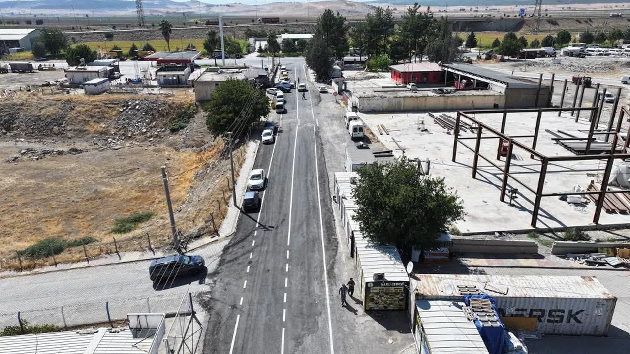 Pazarcık’ta yollar büyükşehir ile yenileniyor