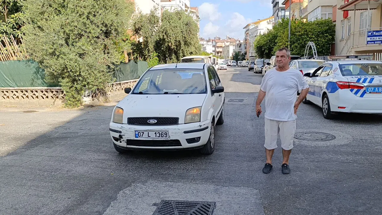 Motosikletiyle otomobile çarpıp metrelerce sürüklendi
