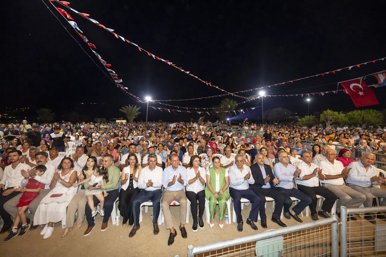 Başkan Seçer, '1. Aydıncık Yaza Veda Festivali'ne katıldı