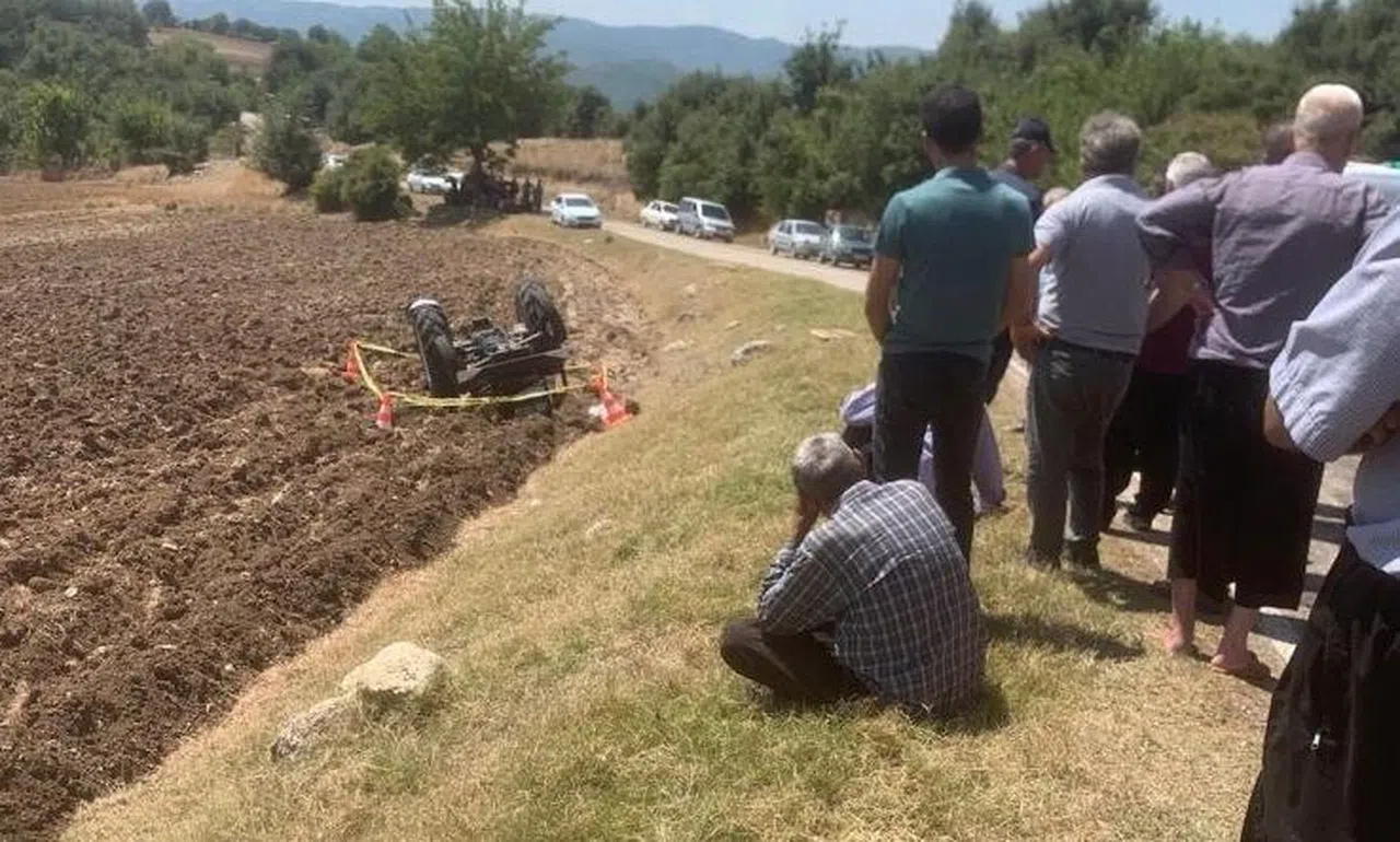 Traktörün altında kalan çiftçi hayatını kaybetti