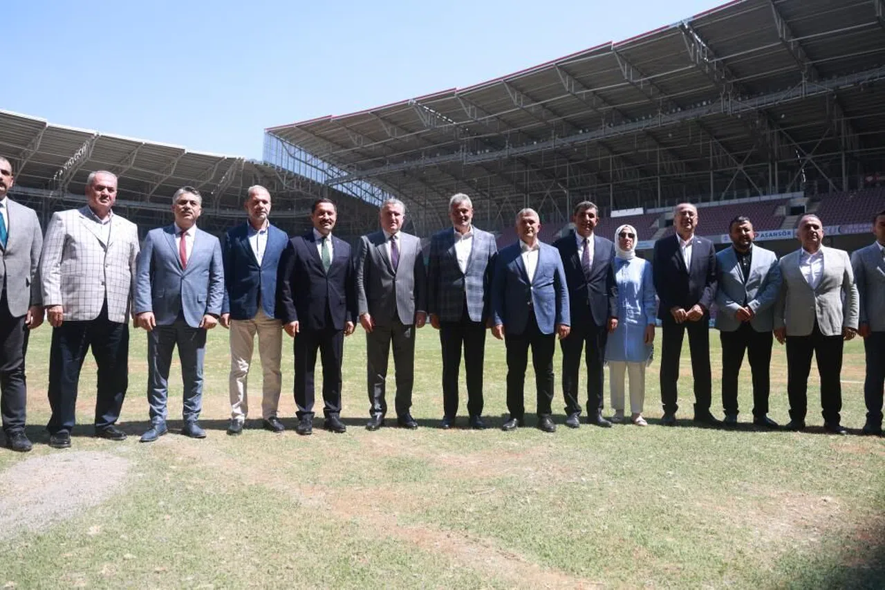 Osman Aşkın Bak: “Hatayspor'un yeni sezonda maçlarını Hatay'da oynaması için gayret ediyoruz"