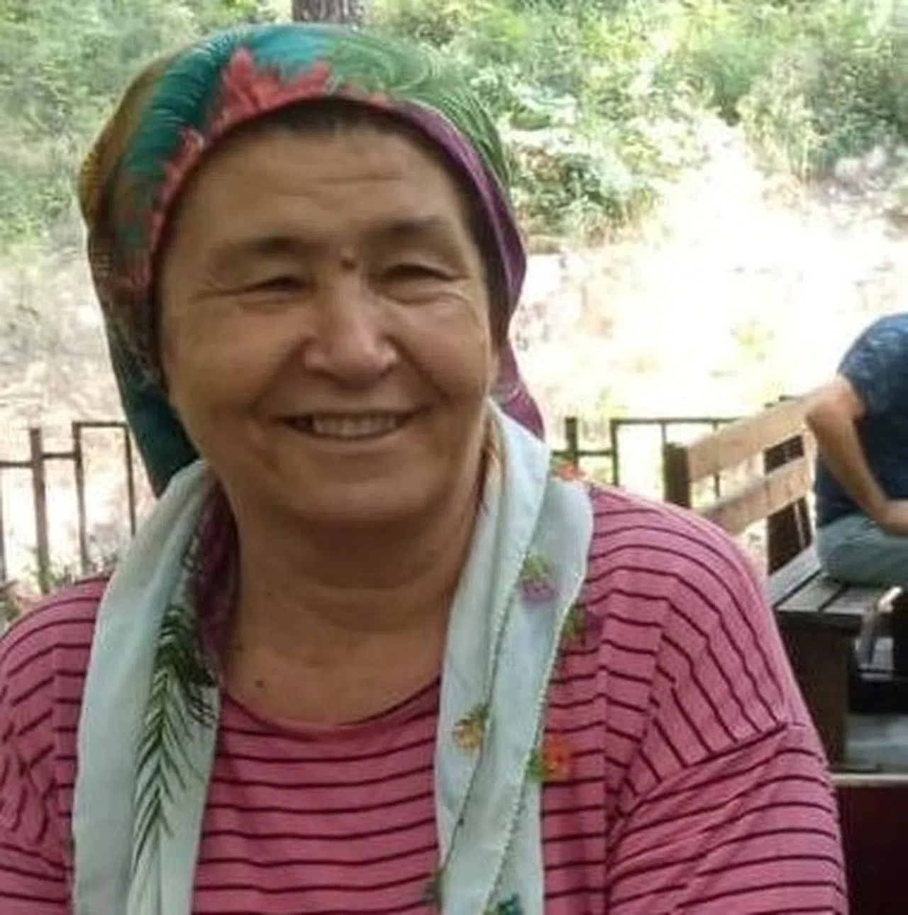 Parke taşıyla eşini öldürdü