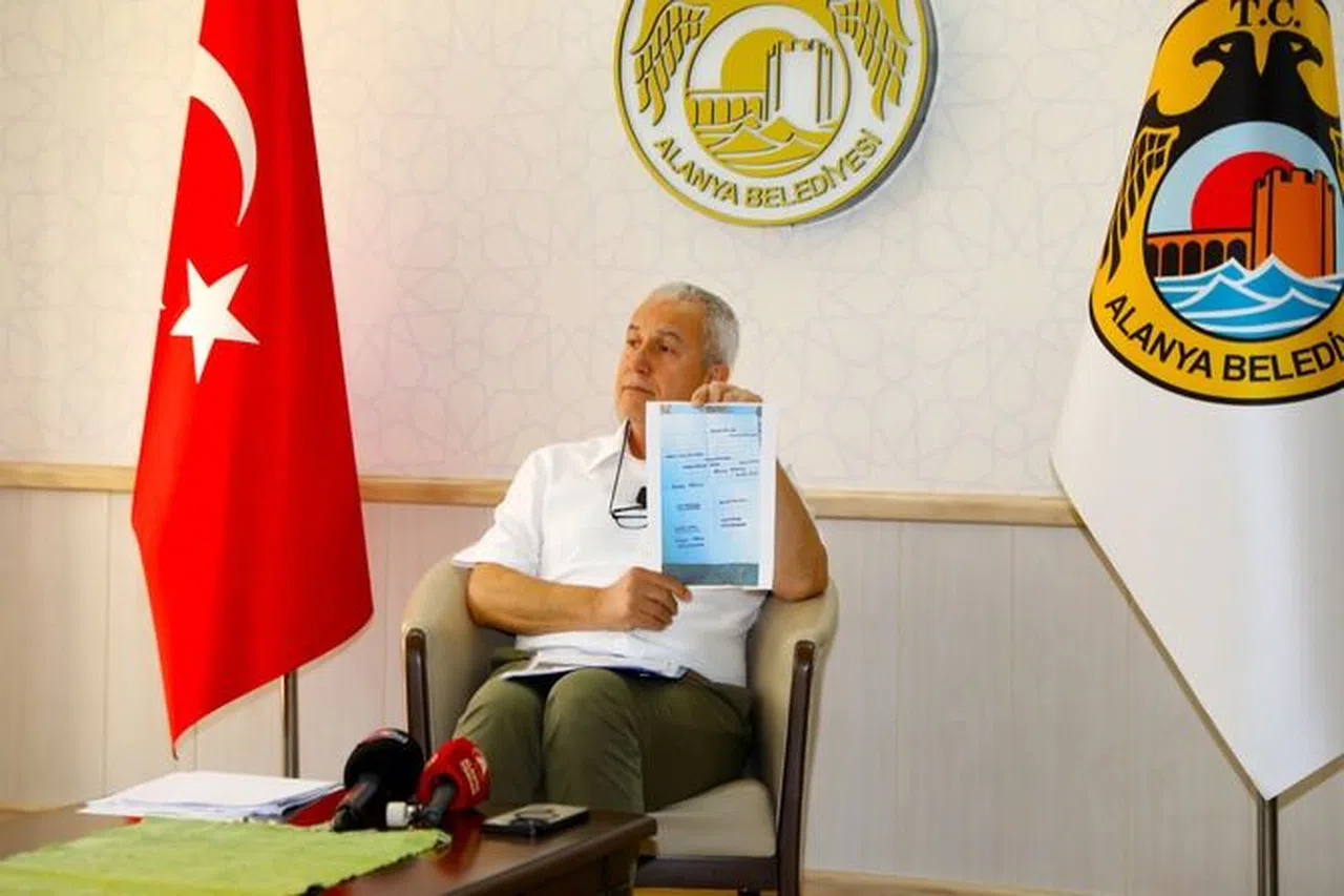 Başkan Özçelik'ten esnafa çağrı: “Ruhsatınızı alın”