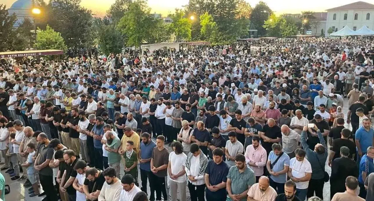 Haniye’ye düzenlenen suikast yürüyüşle protesto edildi