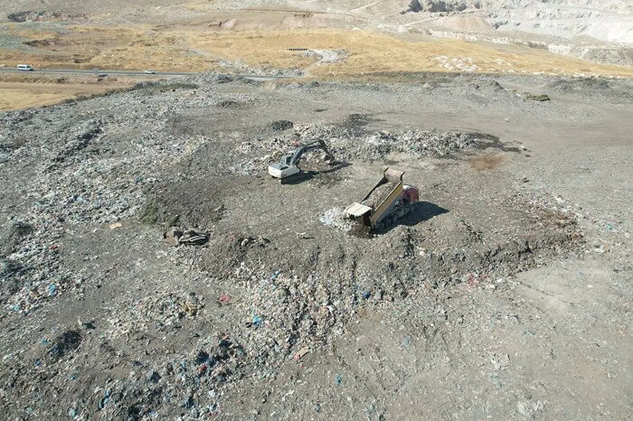 Büyükşehir, Kuzey İlçelerdeki Çöplerin Bertaraf ve Islahını Gerçekleştiriyor