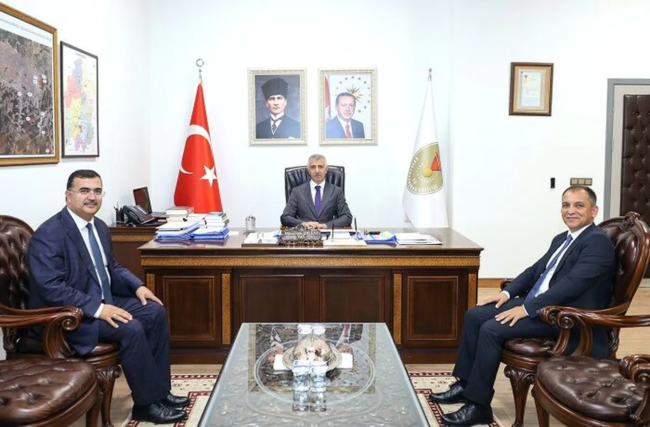 Vali Ünlüer, gelen ve giden müdürleri ağırladı