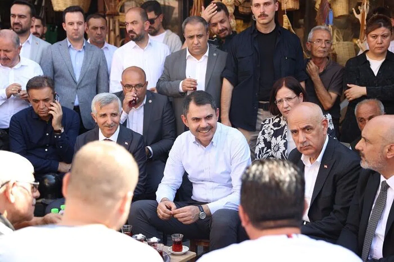 Bakan Kurum, Kapalı Çarşı esnafını ziyaret etti