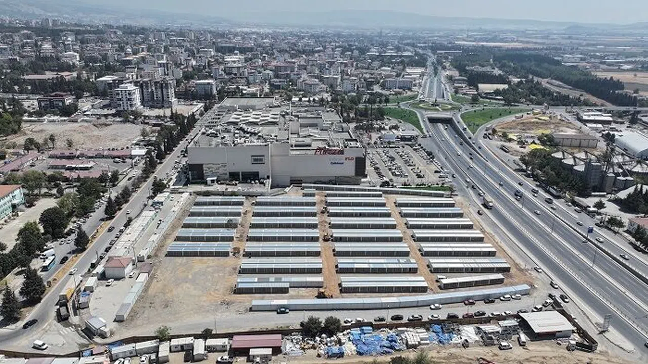 Yeni Geçici Çarşının Kurulumu Hızla Sürüyor