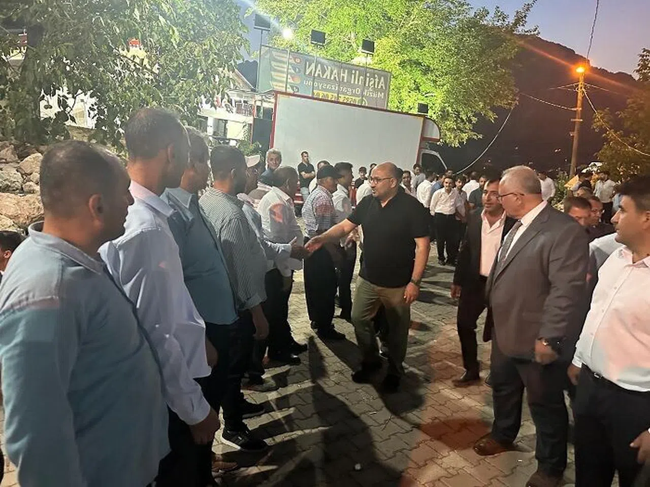 Mileltvekili Şahin, vatandaşların sorun ve isteklerini dinledi