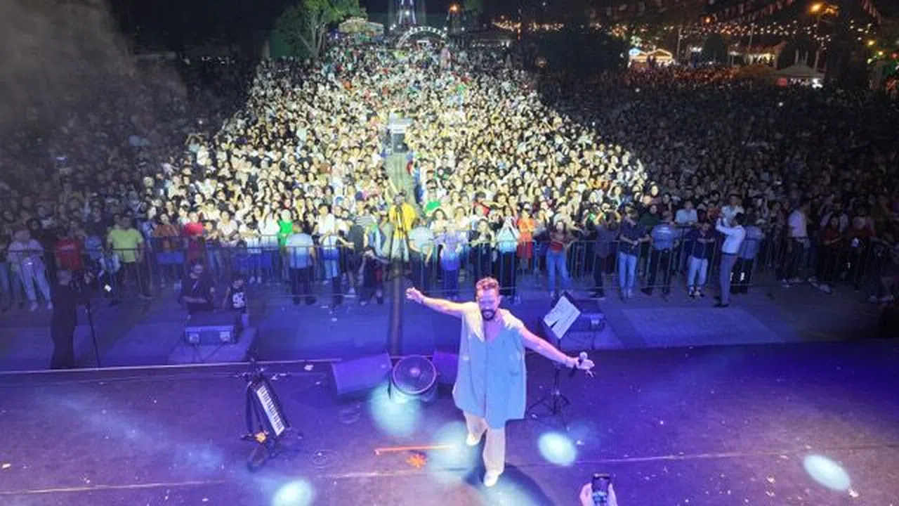 Geleneksel Ağustos Fuarı’nda Bahadır Tatlıöz Müzik Ziyafeti Yaşattı