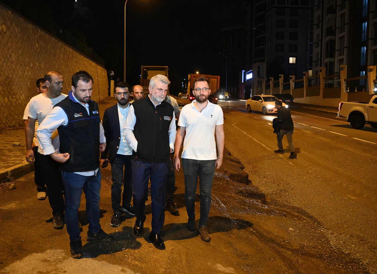 Başkan Görgel, Taşkın Hasarını Gidermeye Çalışan Ekiplerin Başında