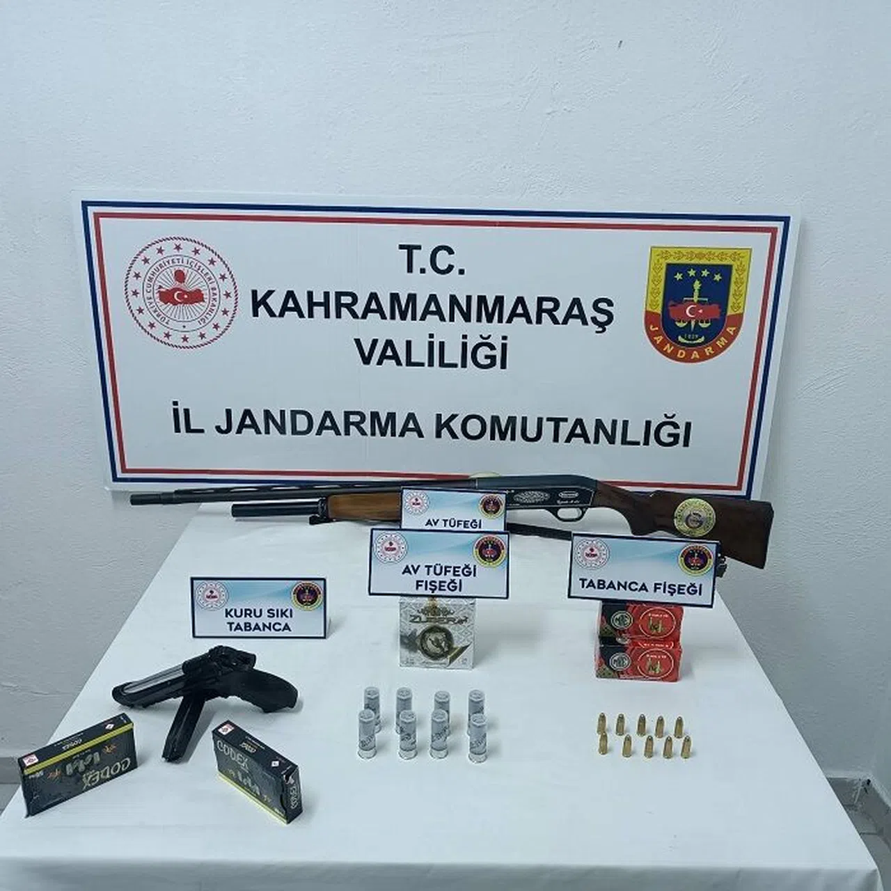 Düğün magandasının evine baskın düzenlendi