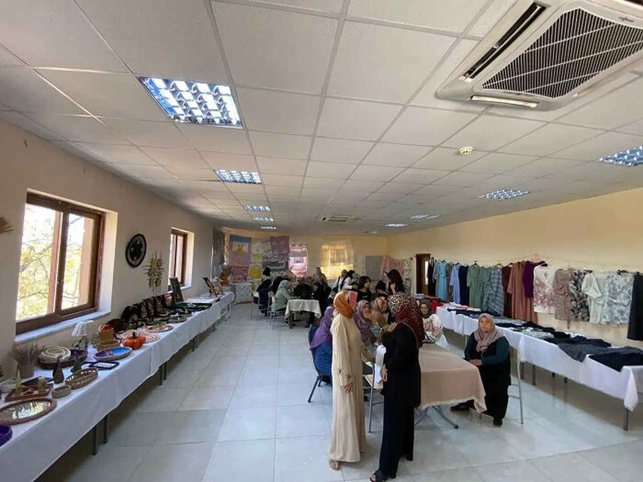 Kadınların el emeği ürünleri görücüye çıktı