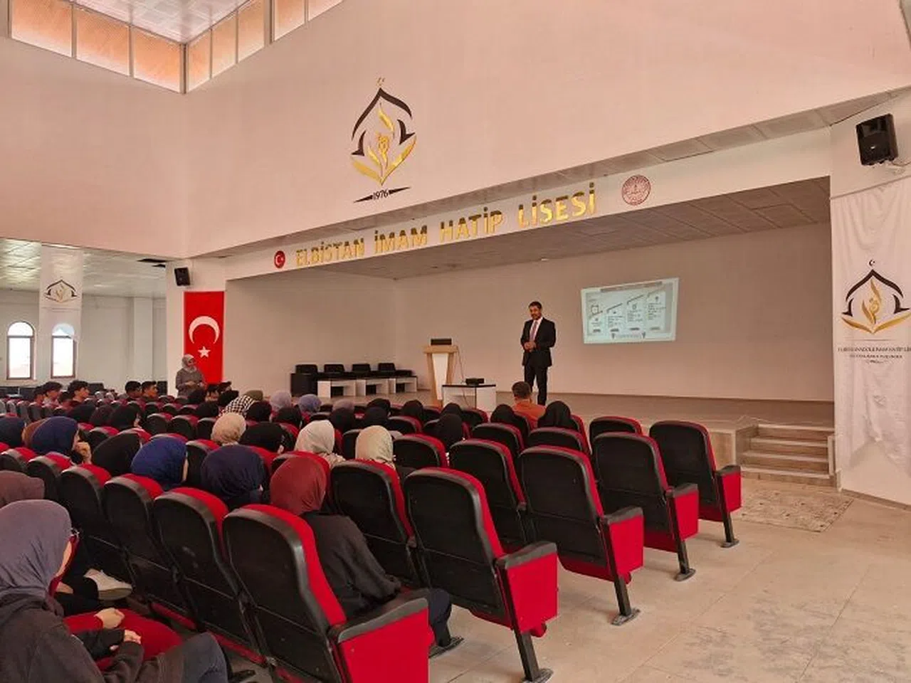 Elbistan’da öğrencilere YKS semineri verildi
