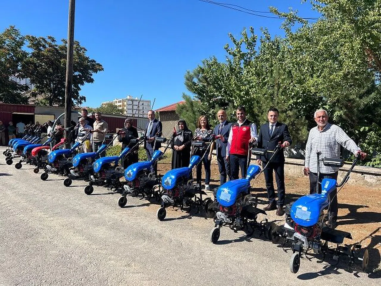 Afşin’de çiftçilere çapa motoru dağıtıldı