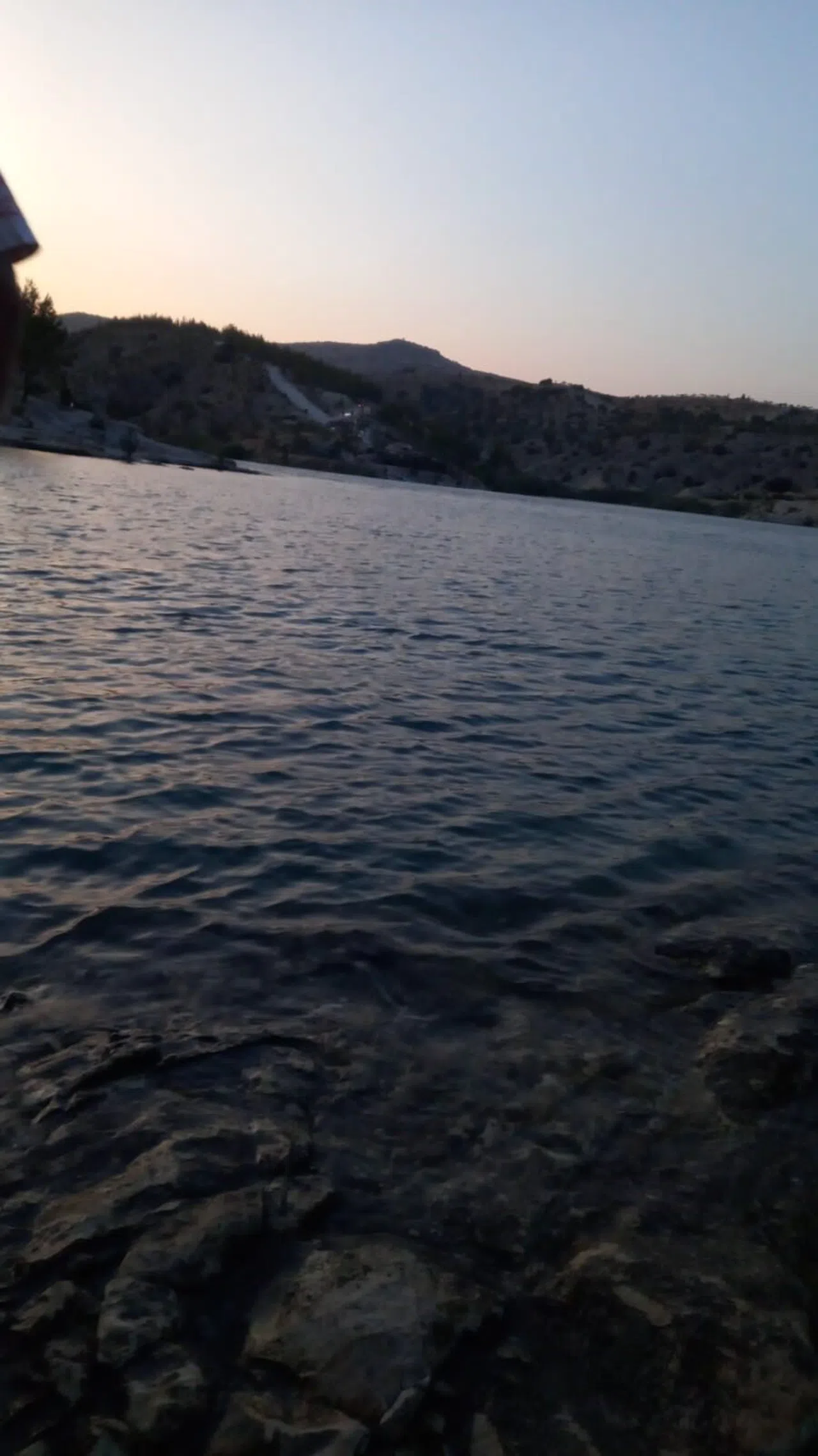 Serinlemek için Fırat Nehri'ne giren genç kayboldu