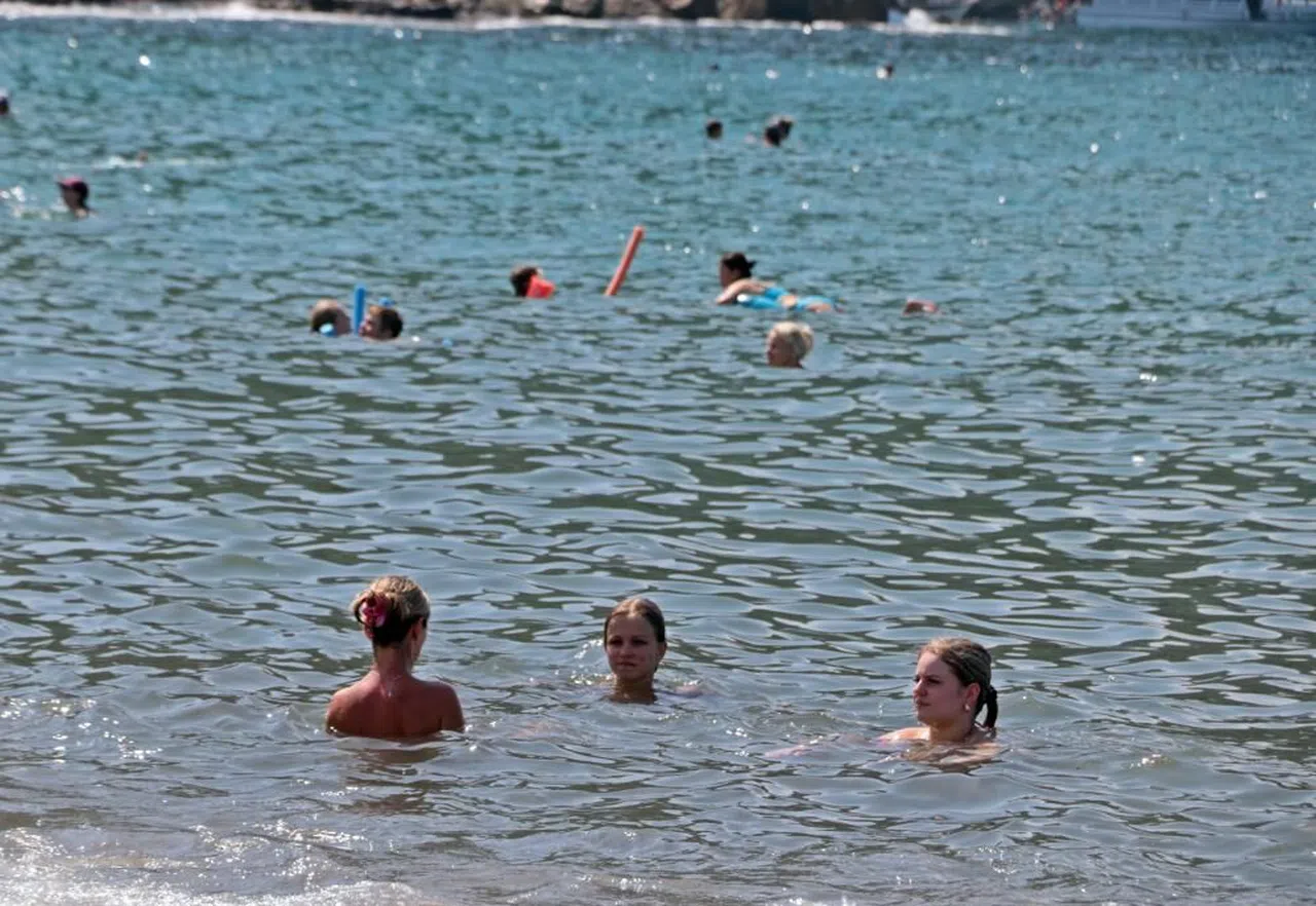 Güneşi gören tatilciler plajlara akın etti
