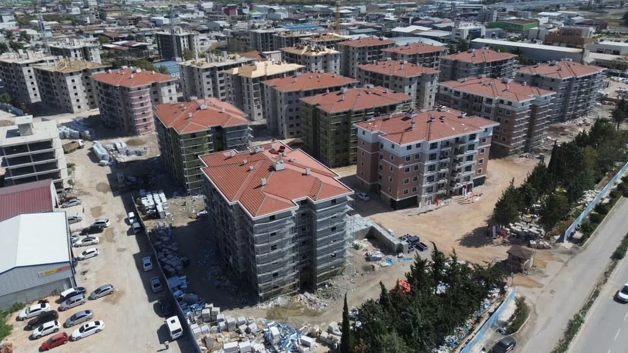 Onlarca insana mezar olan 600 konutlar 5 ayda yeniden inşa edildi