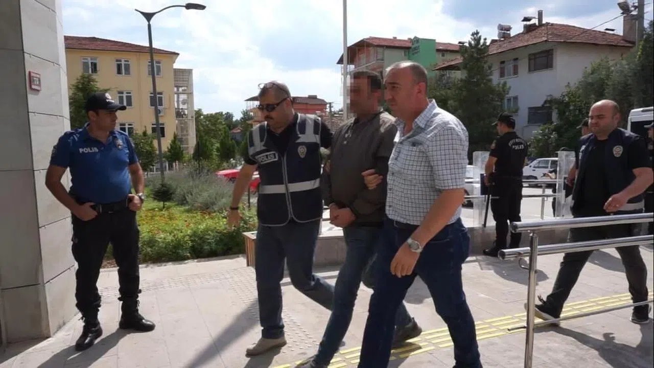 Baba ve oğlunu öldüren katil zanlısı tutuklandı