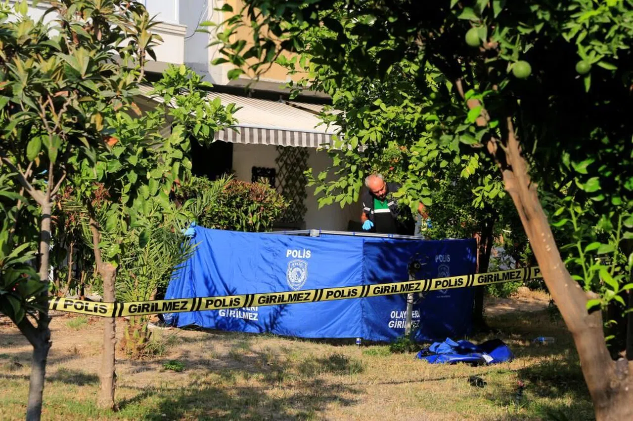 Annesinin gözleri önünde 5'nci kat balkonundan düşüp hayatını kaybetti