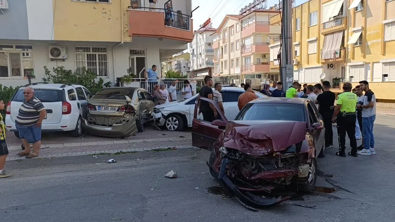 Afacan sürücü mahalleyi birbirine kattı