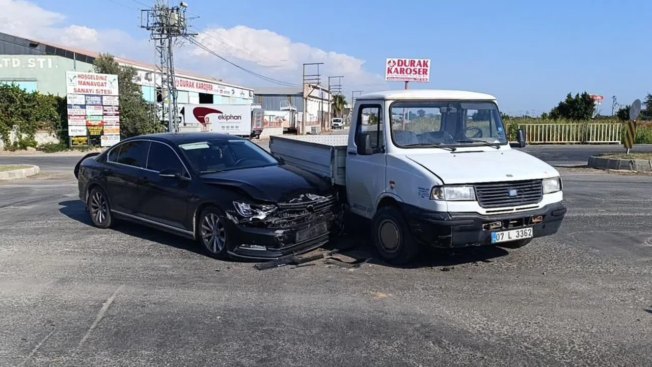 Kamyonet ile otomobil çarpıştı: 1 yaralı