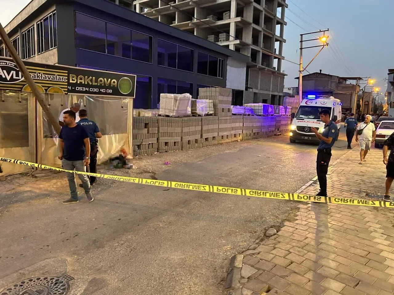 Tartıştığı kadını öldürdü, birini yaraladı sonra intihar etti