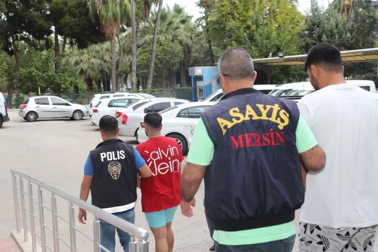 20 şahsı dolandırdığı ve şantaj yaptığı öne sürülen şüpheliler tutuklandı