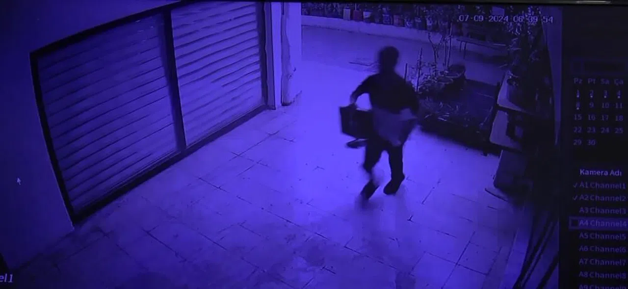 Hırsız, caminin güvenlik kamera sistemini çaldı
