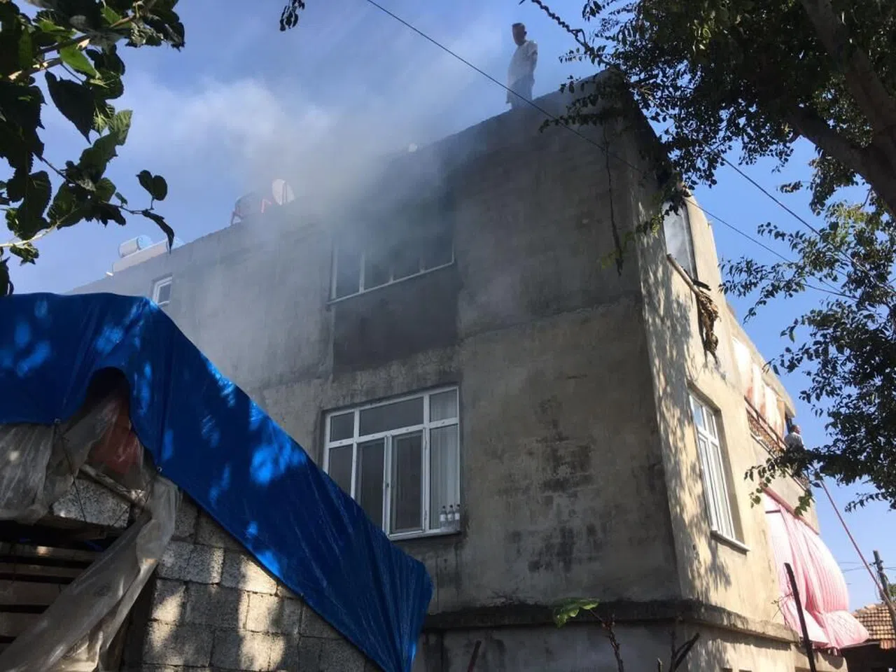 Çıkan yangında ev kullanılmaz hale geldi