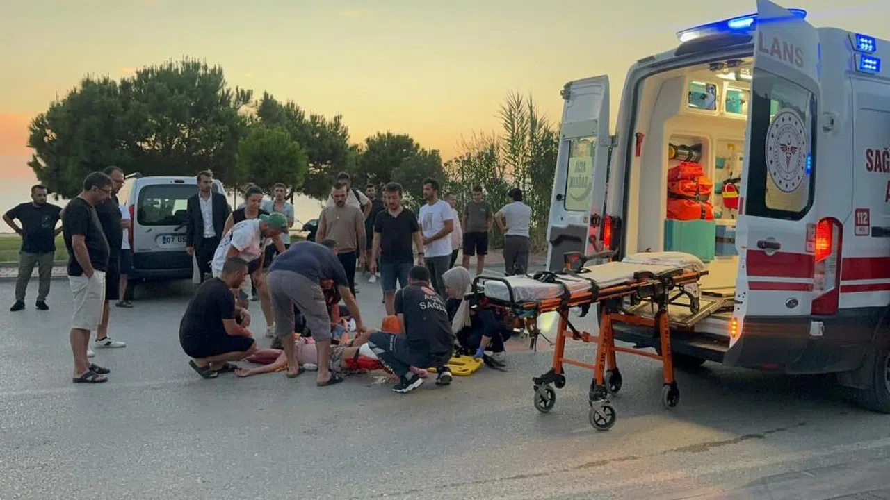Alkollü sürücünün kullandığı otomobil, elektrikli bisikletle çarpıştı