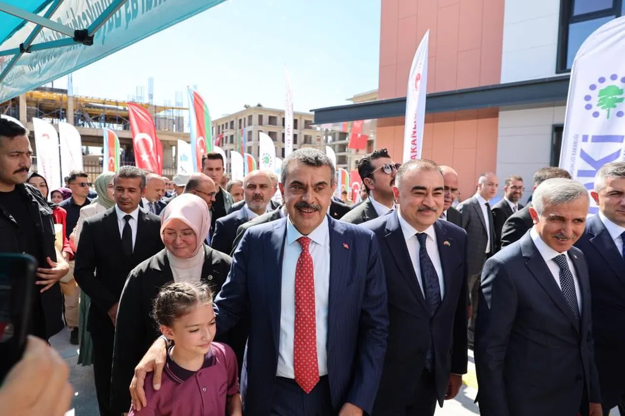 Bakan Tekin, Azerbaycan tarafından yaptırılan okulun açılışını gerçekleştirdi