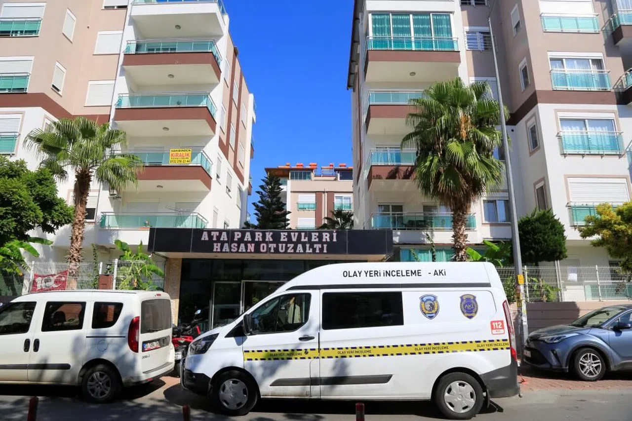 Boşanma aşamasındaki karısına kurşun yağdırdı