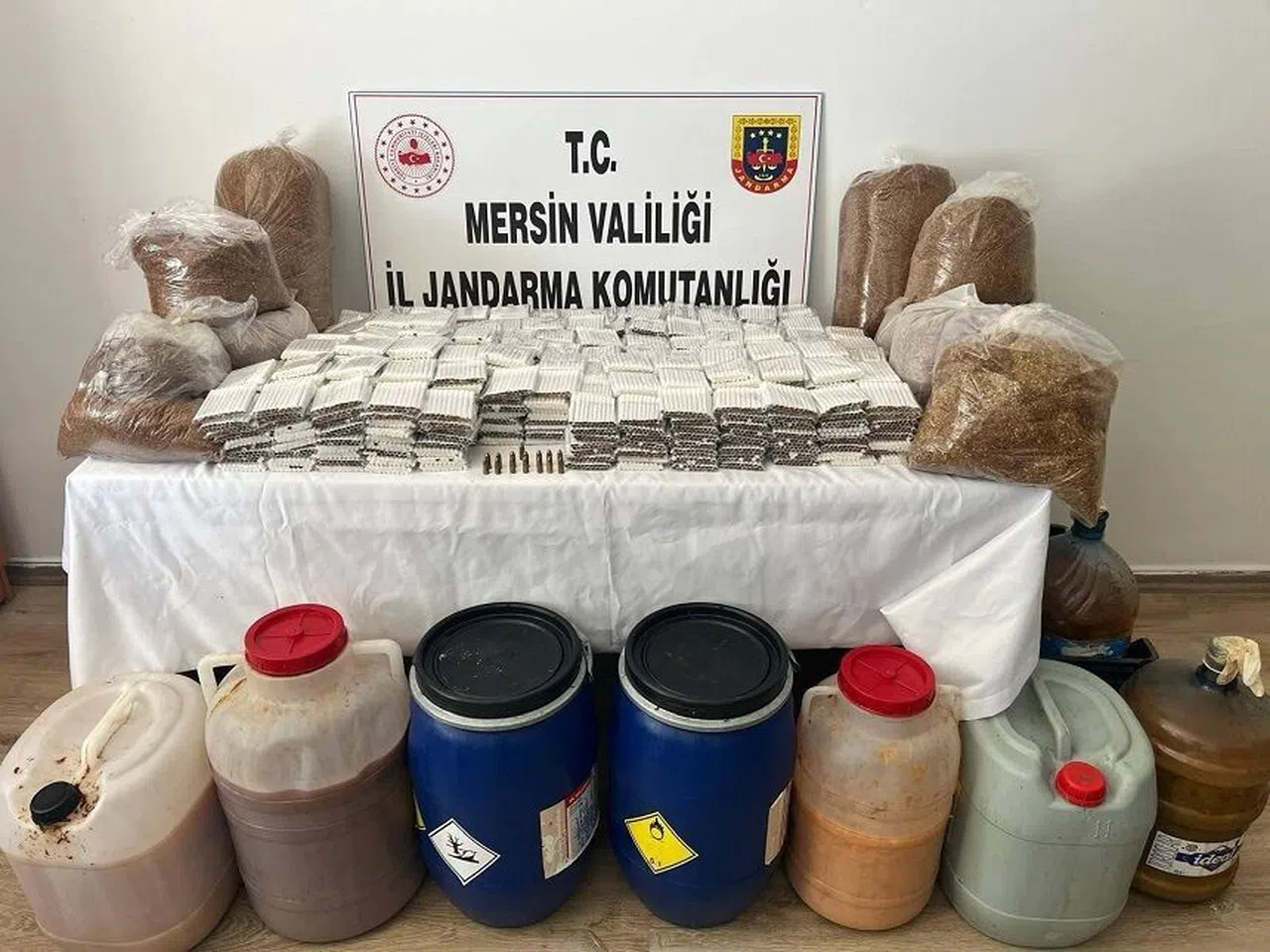 Kaçak tütün, makaron ve sahte içki ele geçirildi