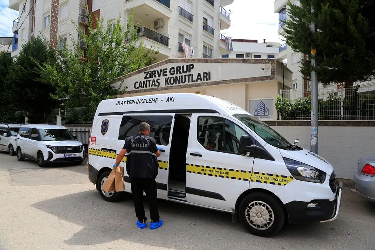 İki gencin evdeki kavgası kanlı bitti