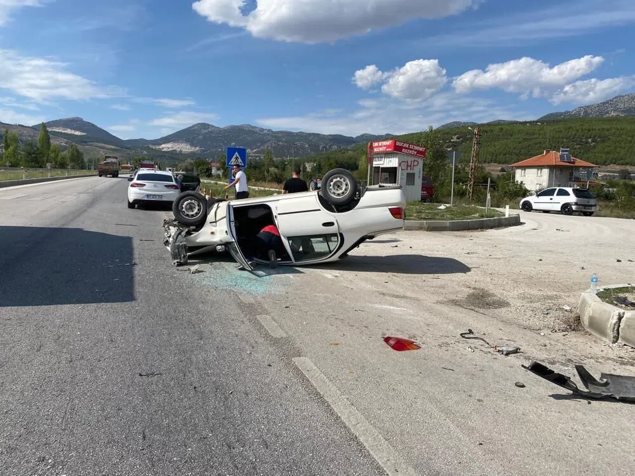 İki otomobil çarpıştı: 4 yaralı