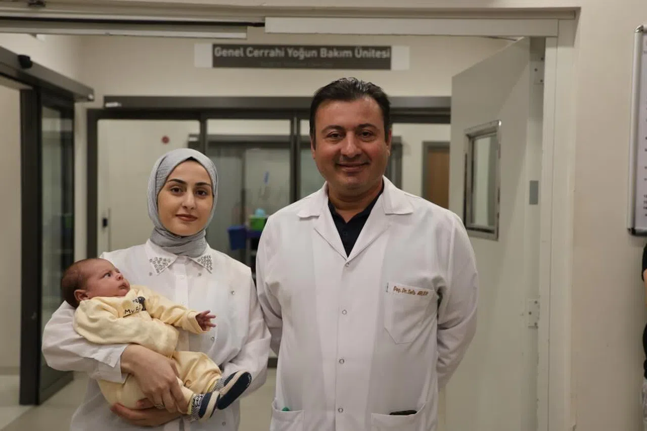 Tüp bebek yöntemiyle doğan çocuklarına doktorun adını verdiler