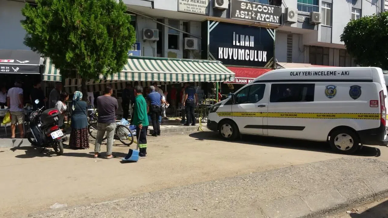 Yarı çıplak halde 6. kattan düştü, olay yerinde öldü